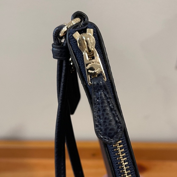 COACH CORNER ZIP LEATHER WRISTLET - Picture 4 of 6